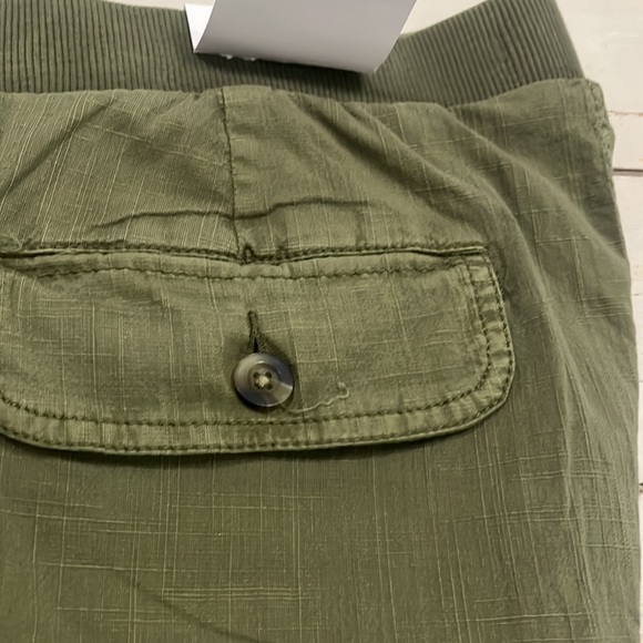 Women 4X Shorts Pull On Flat Front Casual Pastel Olive 🫒 Green - Picture 3 of 7